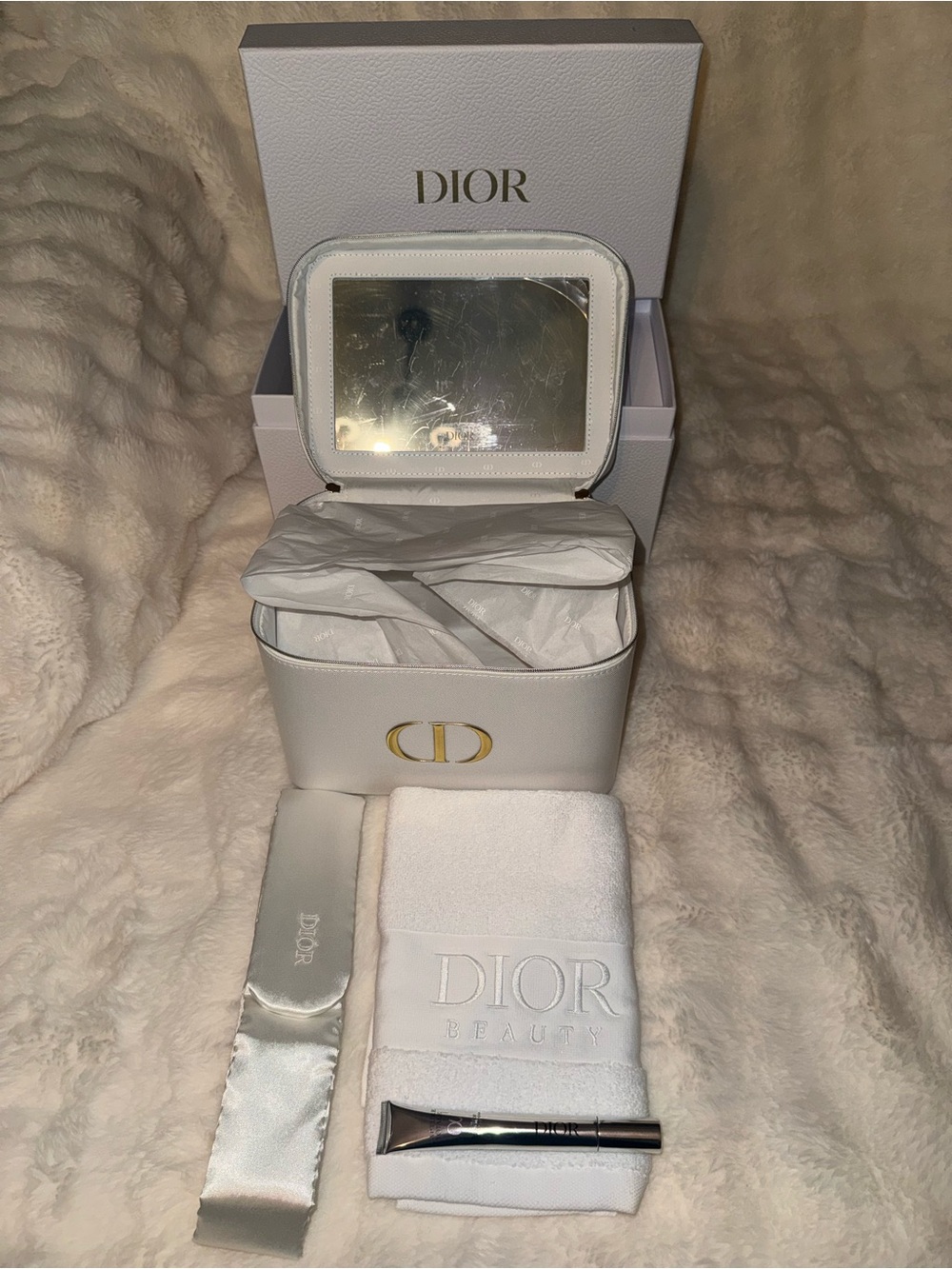 Dior Beauty Platinum Spa Travel Set - Picture 2 of 7